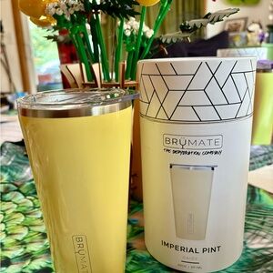 Brumate Daisy 20oz Imperial Pint